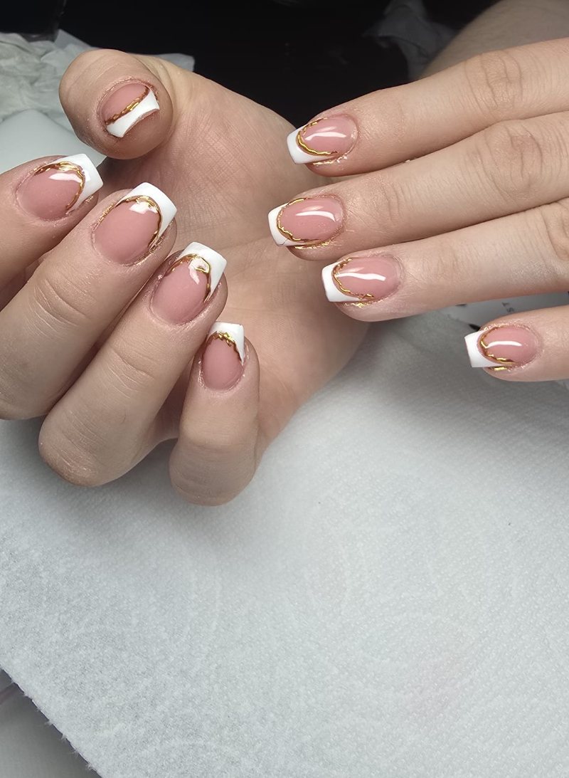 French blanco con hilo de oro líquido sobre base nude